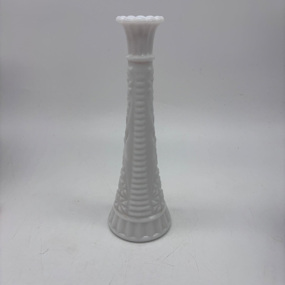 Fenton White Milk Glass Hobnail Bud Vase Vintage Excellent Home Decor 9 Inch - Picture 5 of 6